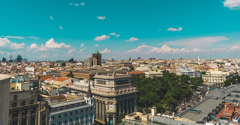 Comprar vivienda en un barrio de moda de Madrid o Barcelona cuesta un 20%