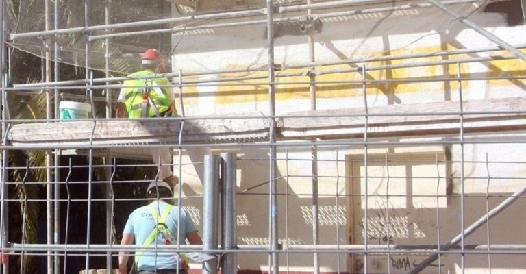 Arquitectos, arquitectos técnicos e ingenieros técnicos de obras públicas piden parar temporalmente las obras