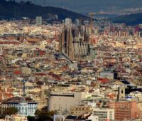 El precio de la vivienda en alquiler cae un -5,6% interanual en abril en España