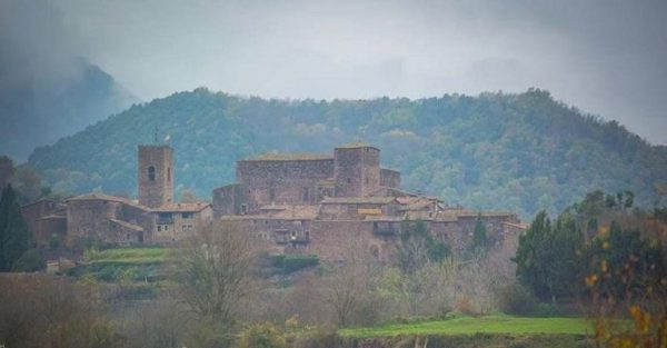 El Castillo de Santa Pau (Girona) en venta en Fotocasa por un millón de euros