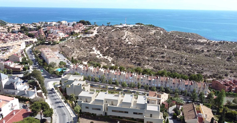 AEDAS Homes y CENTURY 21 España firman una alianza estratégica para comercializar viviendas en la costa