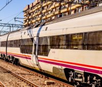 El precio del alquiler a menos de 30 minutos en tren de las principales ciudades españolas se abarata hasta un 64%