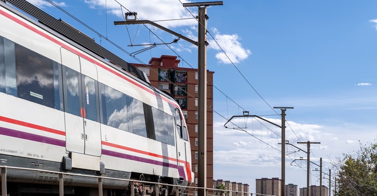 El precio del alquiler a menos de 30 minutos en tren de las principales ciudades españolas se abarata hasta un 64%
