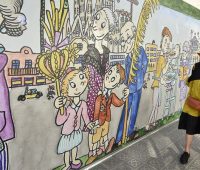 ﻿Pilarín Bayés transforma un muro en Sant Gervasi en una obra de arte urbano de NN Wallery﻿